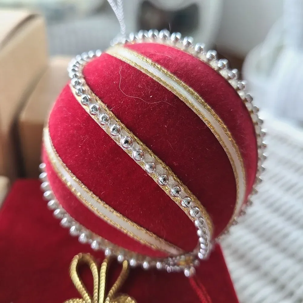 Vintage Avon Gift Collection 2001 Radiant Holiday Ornaments Ruby And Ivory